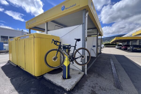 Première borne repAIR du TCS installée à Fontaines